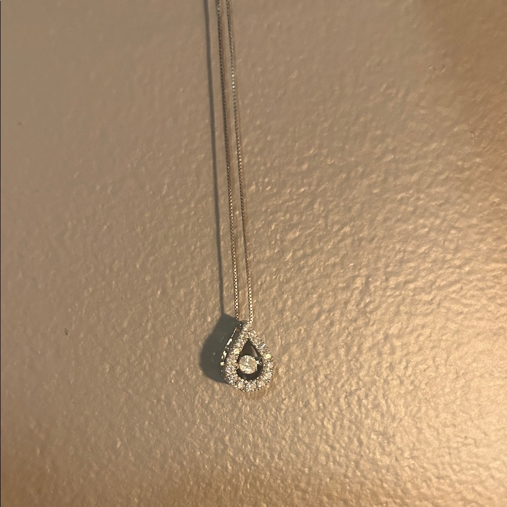 Elegant Silver Teardrop Pendant Necklace